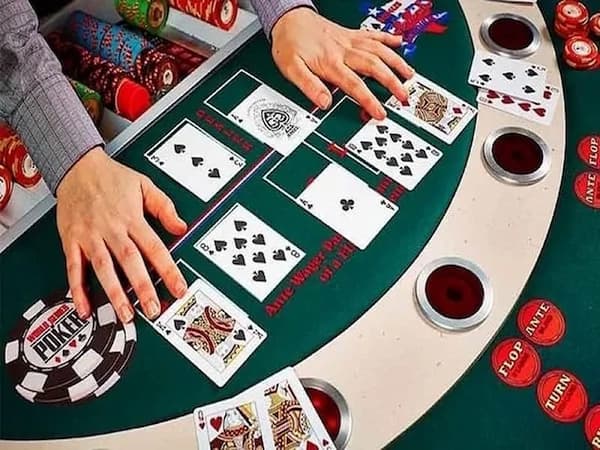 Bí kíp chơi Poker bằng việc phân tích khoảng bài của đối thủ