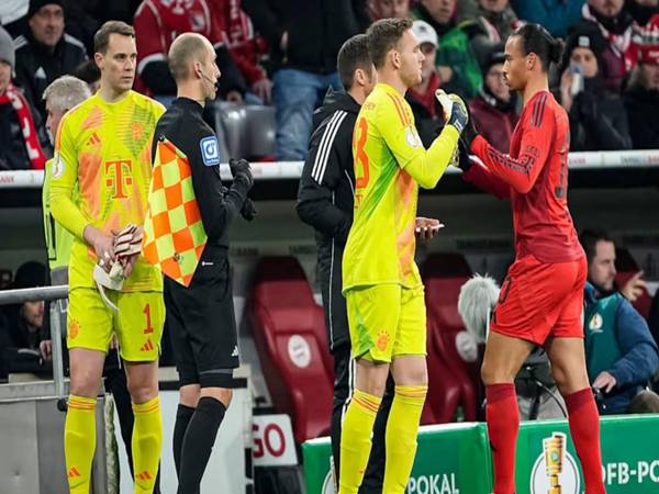 bong-da-duc-chiec-the-do-dau-tien-cua-neuer