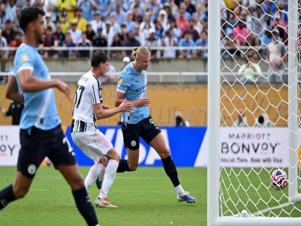 Bóng đá QT: Erling Haaland vượt thành tích của Messi, Mbappe