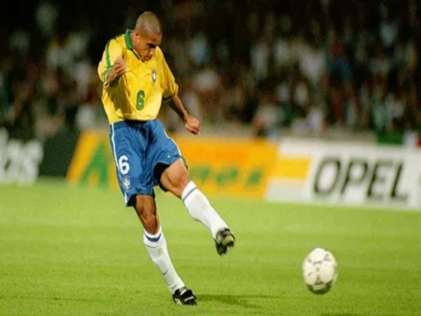 Hậu vệ Roberto Carlos