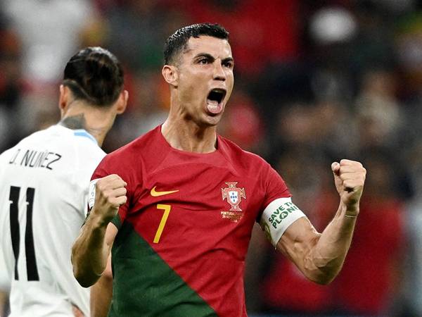 Những cầu thủ vĩ đại chưa từng vô địch World Cup là ai?
