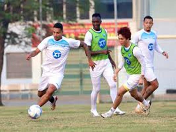 Tin CLB CAHN: Hoàn tất hợp đồng với Rogerio Alves