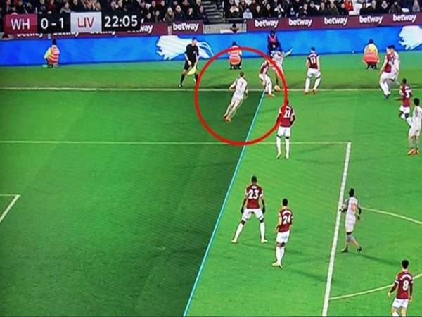 Vì sao FIFA thay đổi luật bóng đá liên tục qua các năm?