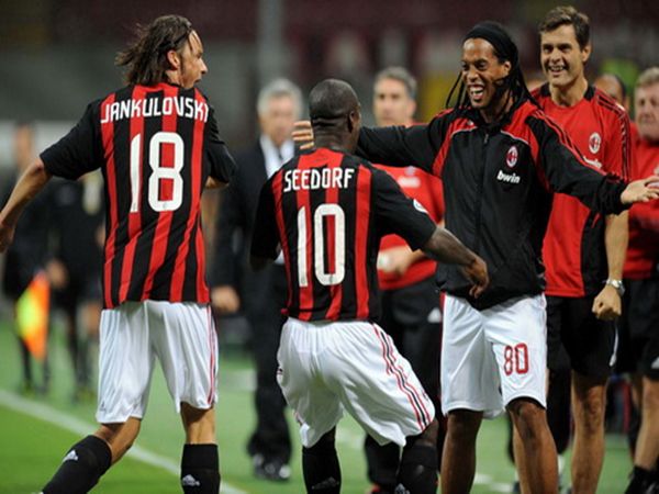 Clarence Seedorf là tiền vệ AC Milan xuất sắc