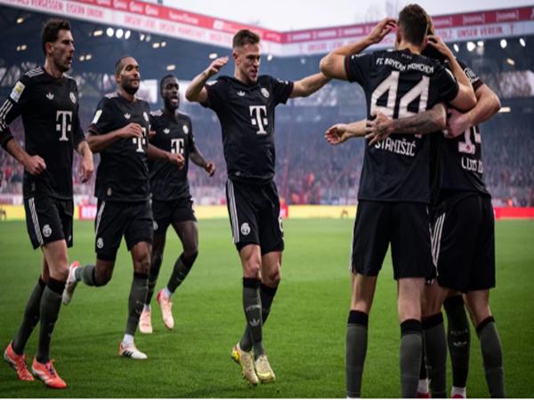 Danilho Doekhi lập cú đúp, Harry Kane cứu thua