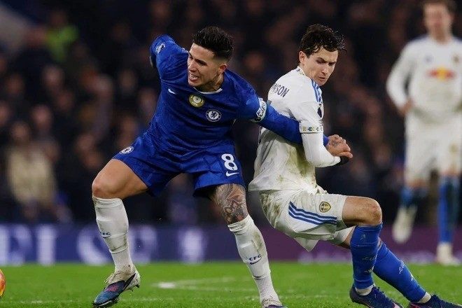 Sáu phút định mệnh và sự sụp đổ khó tin