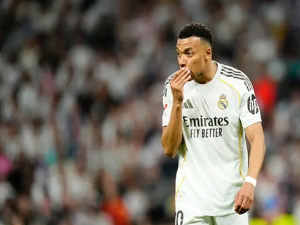 Tin Real Madrid: Áp lực lập hàng rào danh dự cho Barca