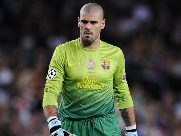 Thủ môn Víctor Valdés